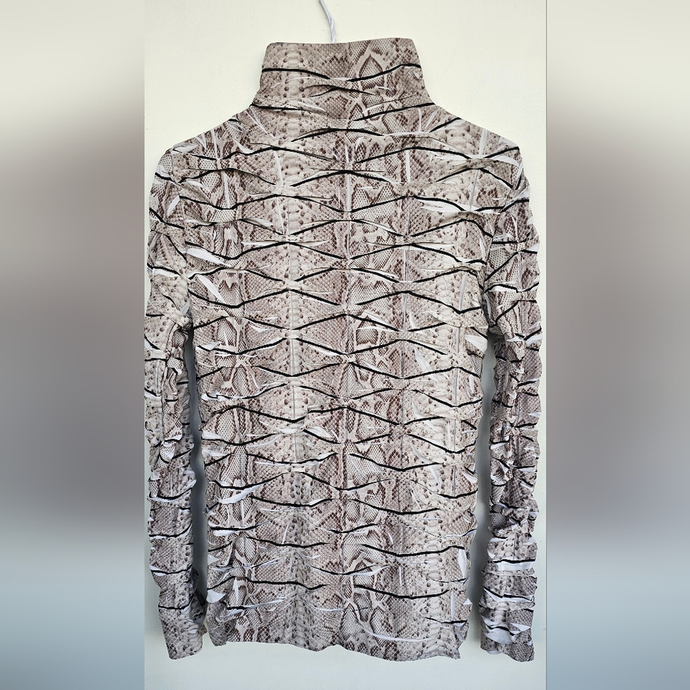 🐍Stunning Philippe Matignon designer Snakeskin top, crafted in Italy.